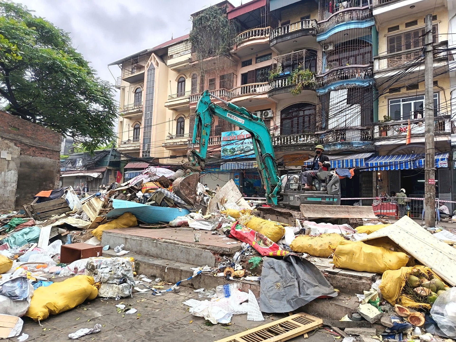 Giải tỏa chợ cóc, điểm kinh doanh tự phát tại khu vực ngõ 64, 66 Kim Giang- Ảnh 3.