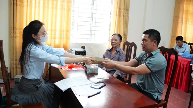 UBND xã Hoài Đức tổ chức chi trả tiền bồi thường, hỗ trợ tái định cư dự án xây dựng đường từ ĐT422 đến Kim Chung Di Trạch- Ảnh 2.