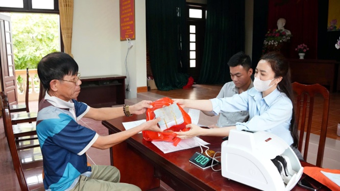 UBND xã Hoài Đức tổ chức chi trả tiền bồi thường, hỗ trợ tái định cư dự án xây dựng đường từ ĐT422 đến Kim Chung Di Trạch- Ảnh 3.