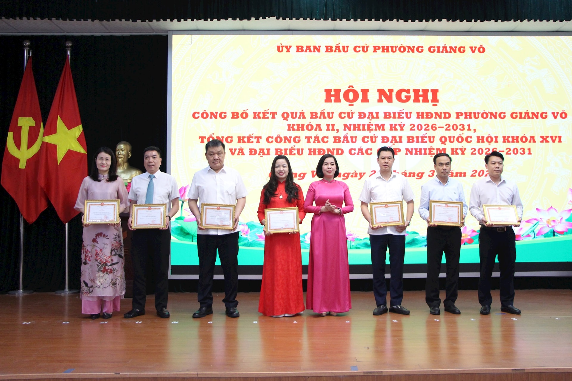 Công bố danh sách 27 người trúng cử HĐND phường Giảng Võ khóa II- Ảnh 5.