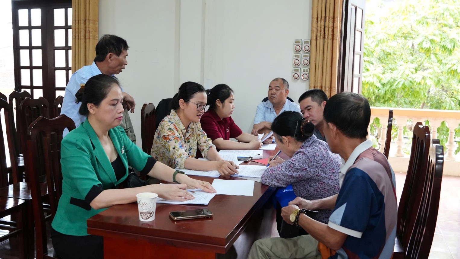 UBND xã Hoài Đức tổ chức chi trả tiền bồi thường, hỗ trợ tái định cư dự án xây dựng đường từ ĐT422 đến Kim Chung Di Trạch- Ảnh 1.