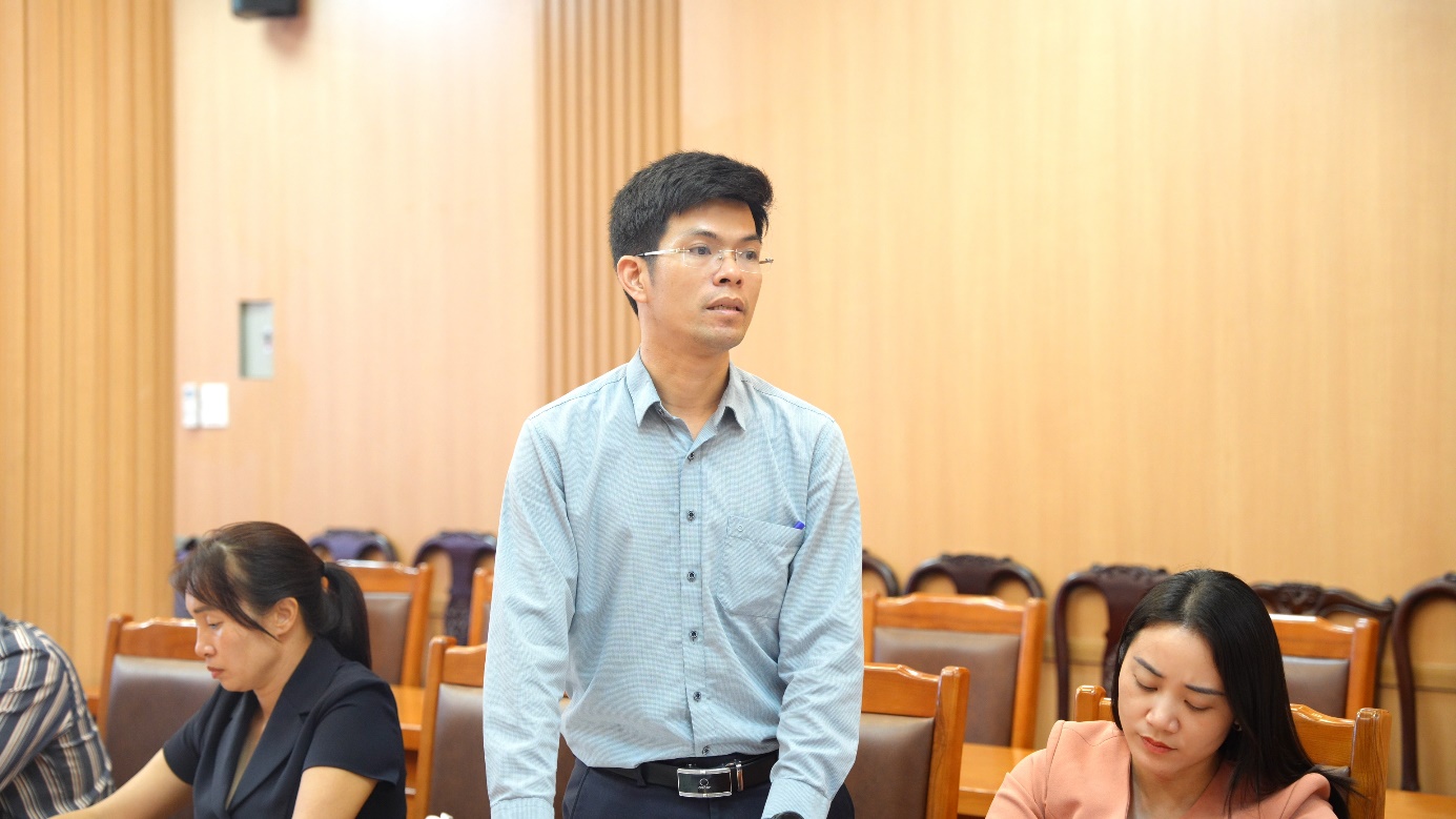 A person in a blue shirt  AI-generated content may be incorrect.