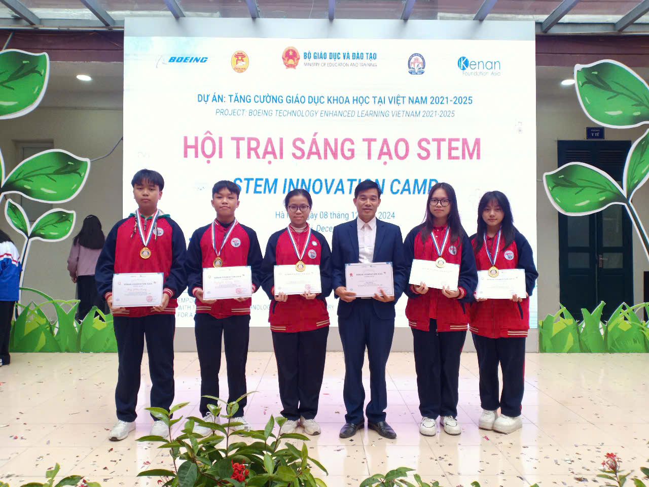 THẦY GIÁO HOÀNG VĂN SANG - NGƯỜI THẮP LỬA TRAO TRUYỀN TRI THỨC, GIÚP HỌC SINH CHINH PHỤC ĐỈNH CAO- Ảnh 6.