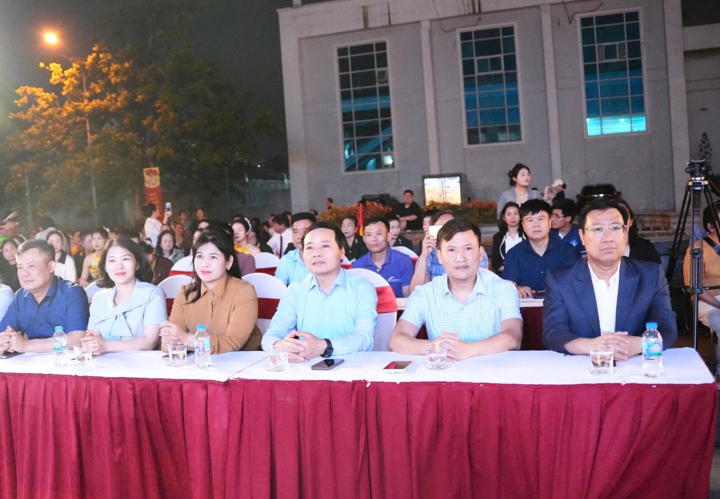 Hoài Đức rộn ràng đêm văn nghệ chào mừng thành công cuộc bầu cử- Ảnh 1.