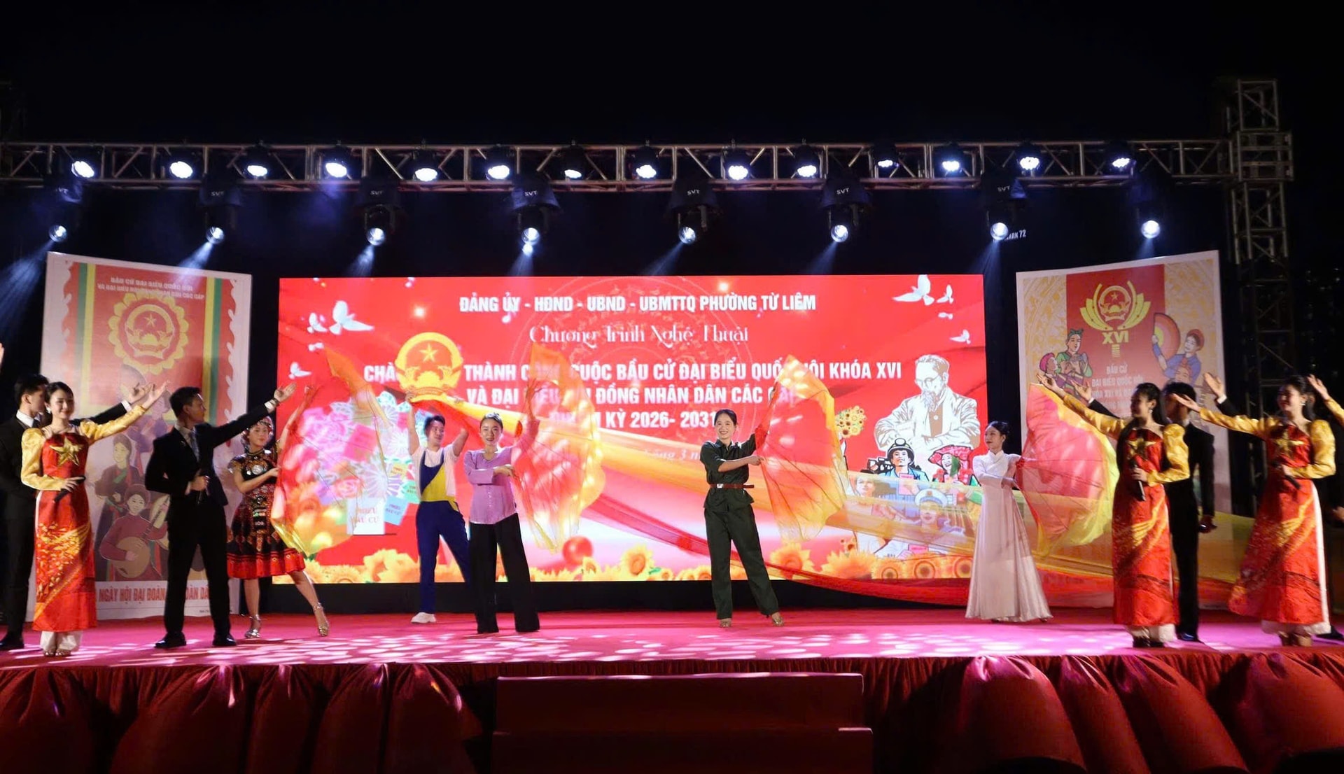 Niềm vui lan toả trong đêm nghệ thuật chào mừng thành công ngày bầu cử tại phường Từ Liêm- Ảnh 1.