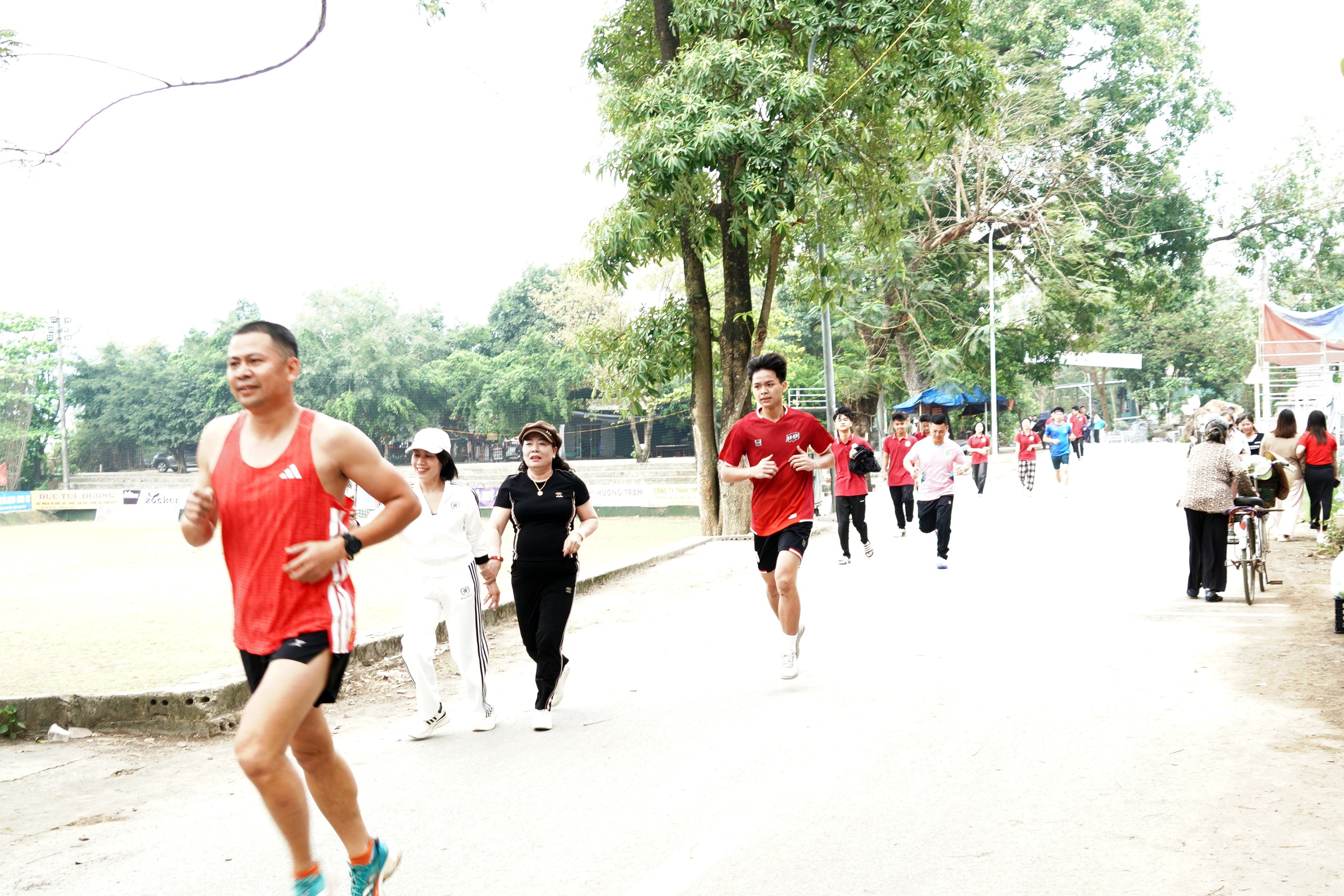 Chương Mỹ phát động Ngày chạy Olympic vì sức khỏe toàn dân và hưởng ứng Ngày Quốc tế hạnh phúc - Ảnh 8.