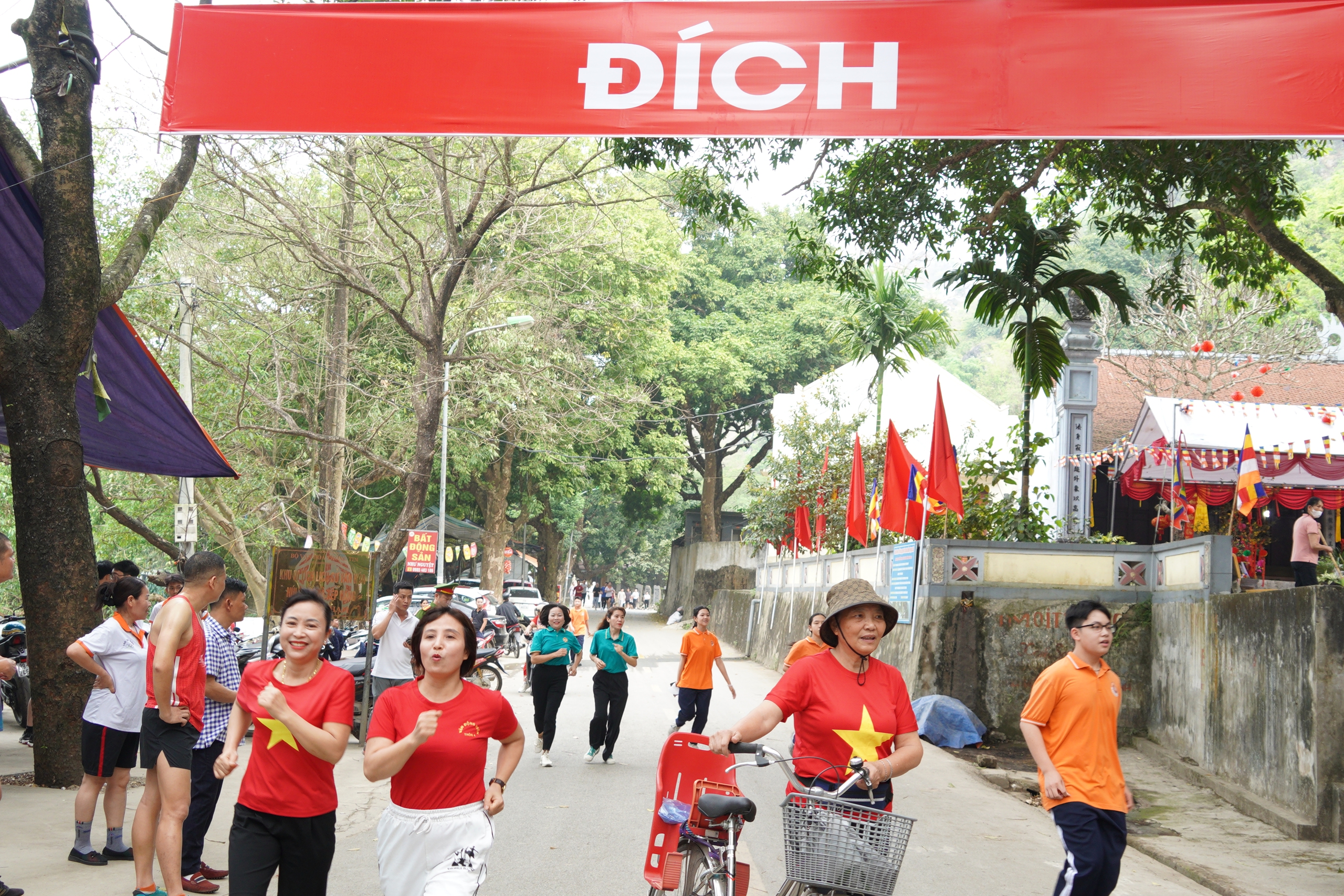 Chương Mỹ phát động Ngày chạy Olympic vì sức khỏe toàn dân và hưởng ứng Ngày Quốc tế hạnh phúc - Ảnh 25.