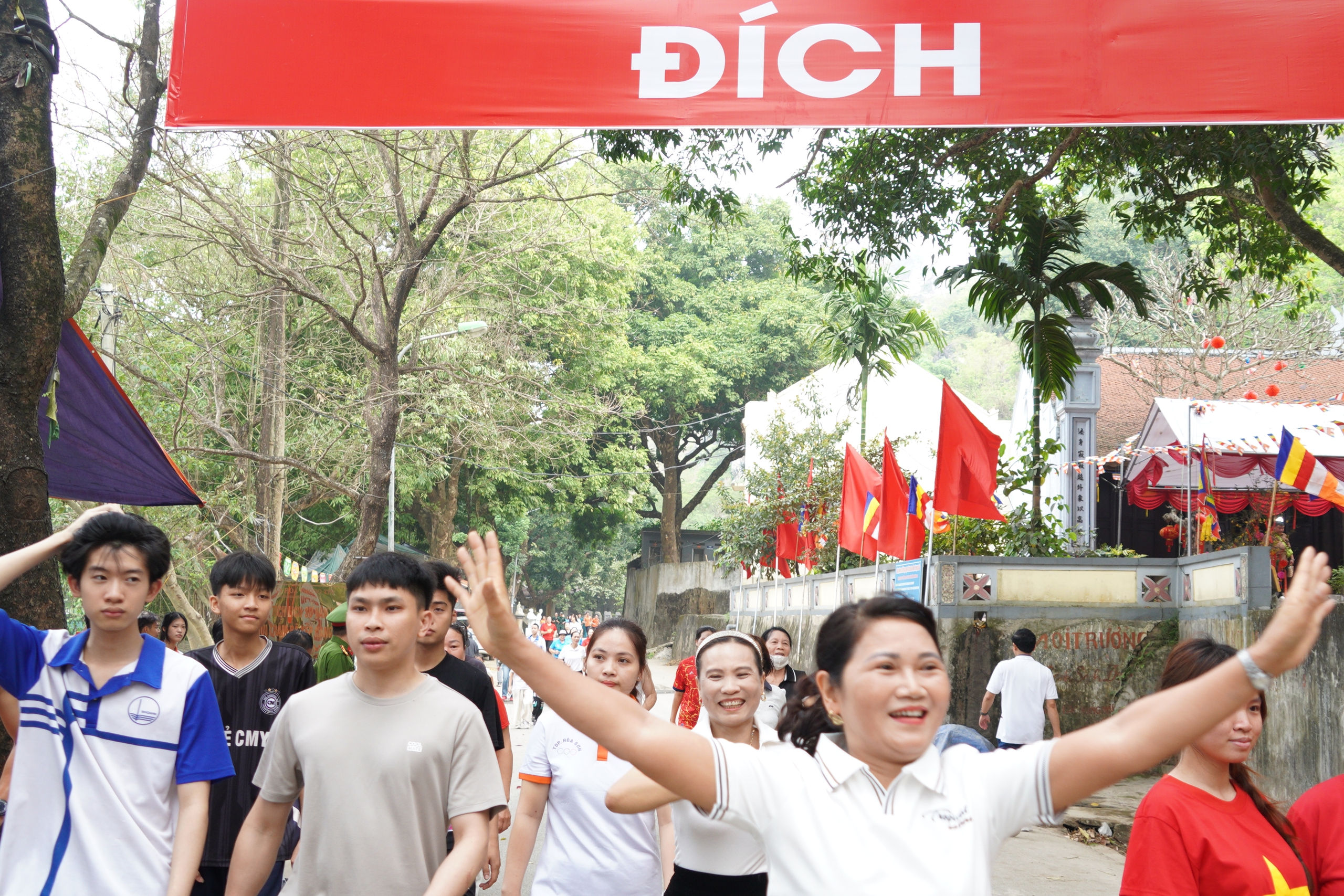 Chương Mỹ phát động Ngày chạy Olympic vì sức khỏe toàn dân và hưởng ứng Ngày Quốc tế hạnh phúc - Ảnh 28.