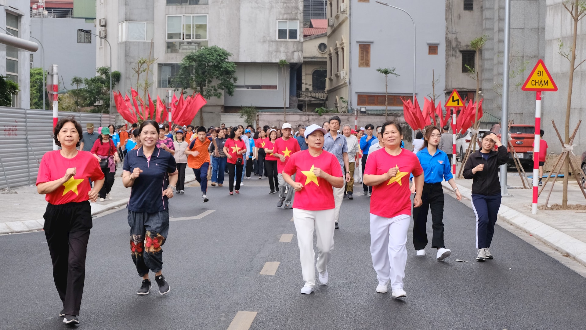 Phường Vĩnh Tuy phát động Ngày chạy Olympic vì sức khỏe toàn dân và Giải chạy Hànộimới - Vì hòa bình năm 2026- Ảnh 6.