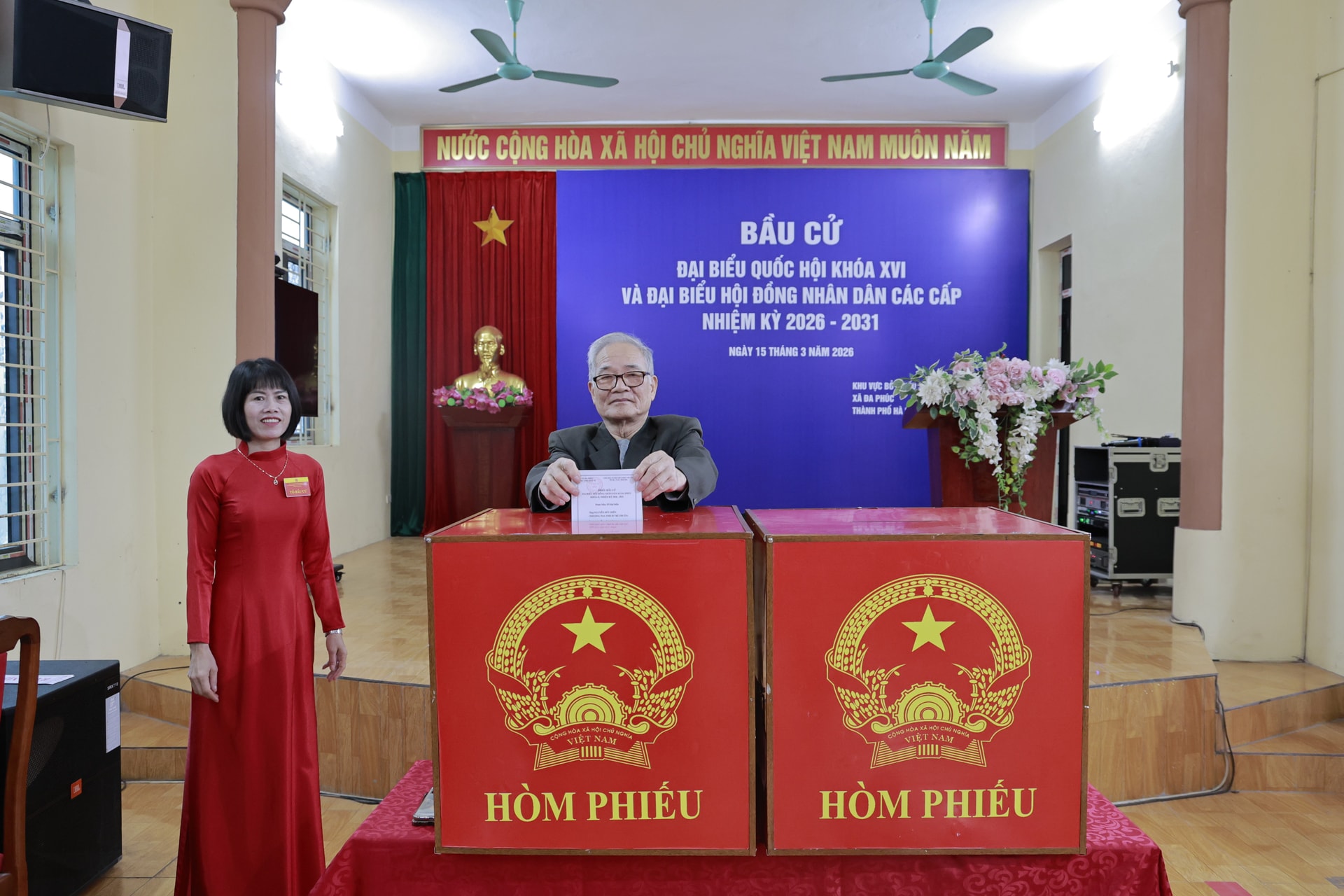 Cử tri xã Đa Phúc nô nức tham gia bầu cử đại biểu Quốc hội Khóa XVI và đại biểu HĐND các cấp- Ảnh 1.