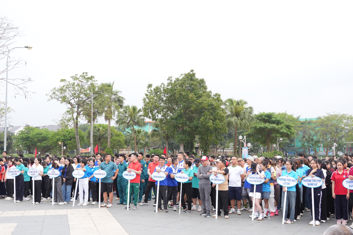 A group of people holding signs  AI-generated content may be incorrect.