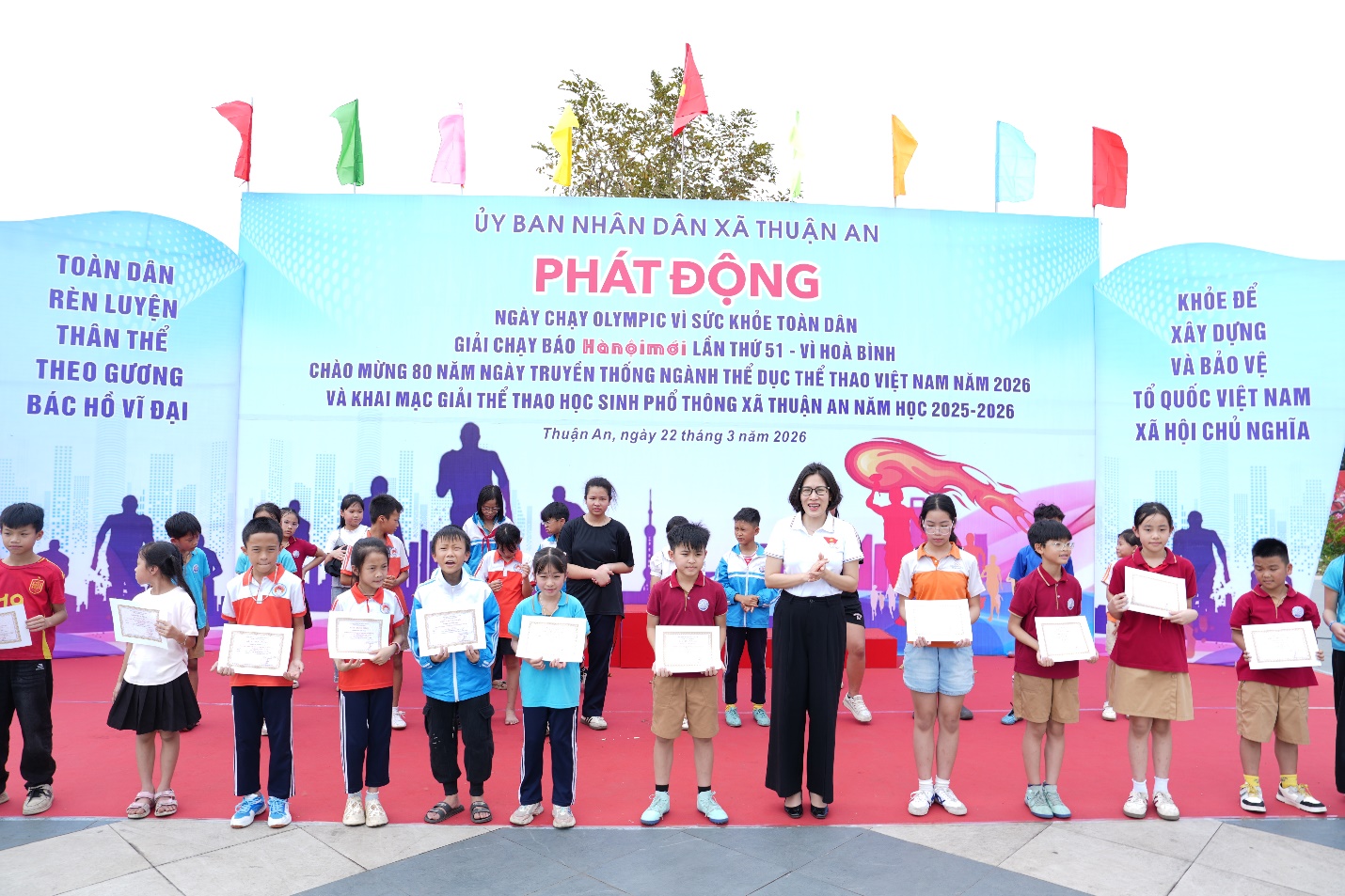 A group of people standing in front of a banner  AI-generated content may be incorrect.