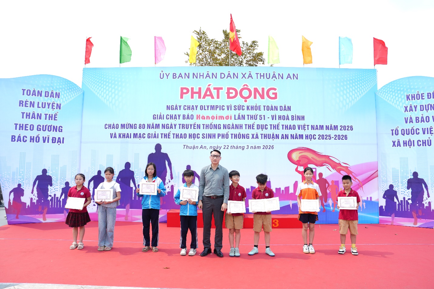 A group of people holding signs  AI-generated content may be incorrect.