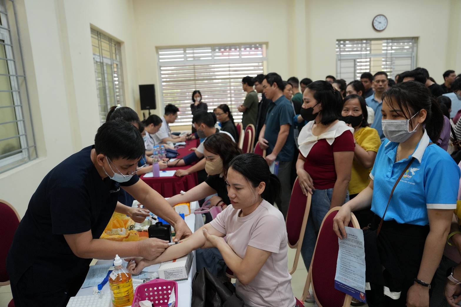 A group of people in a room  AI-generated content may be incorrect.