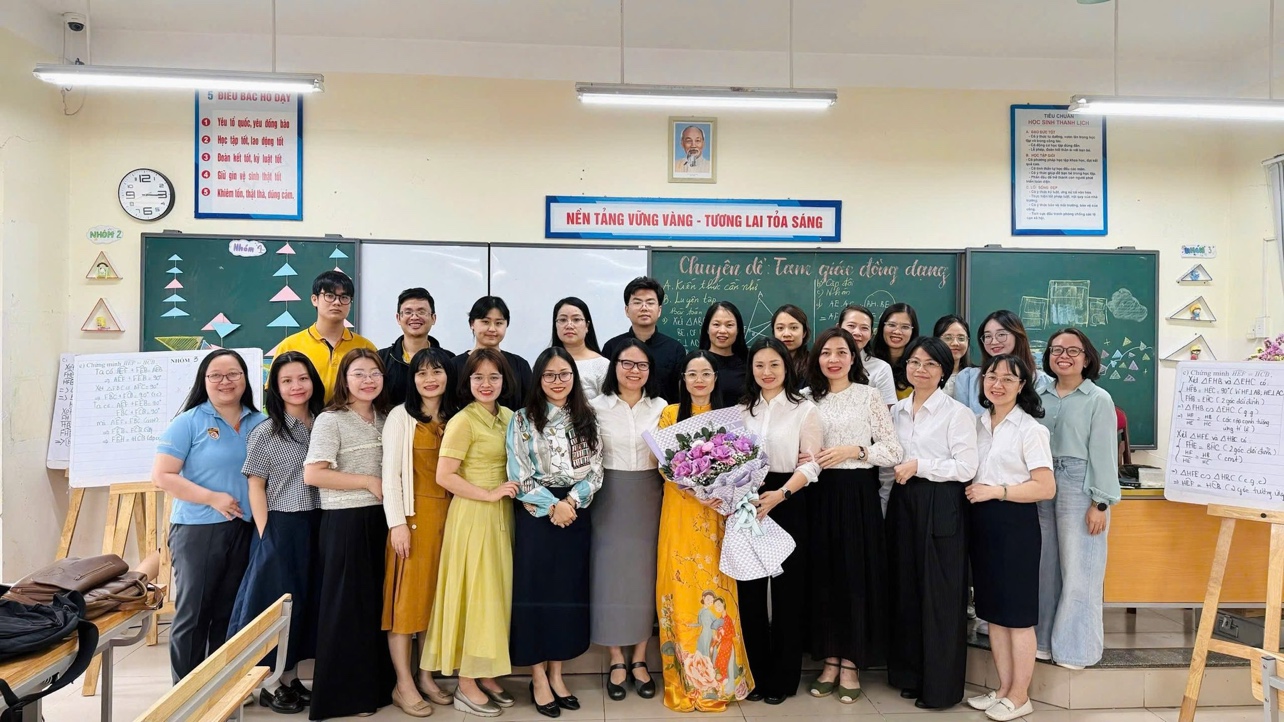 SINH HOẠT CHUYÊN MÔN CẤP PHƯỜNG: DẤU ẤN TỪ CHUYÊN ĐỀ "TAM GIÁC ĐỒNG DẠNG" LỚP 8 TẠI TRƯỜNG THCS DỊCH VỌNG HẬU- Ảnh 5.