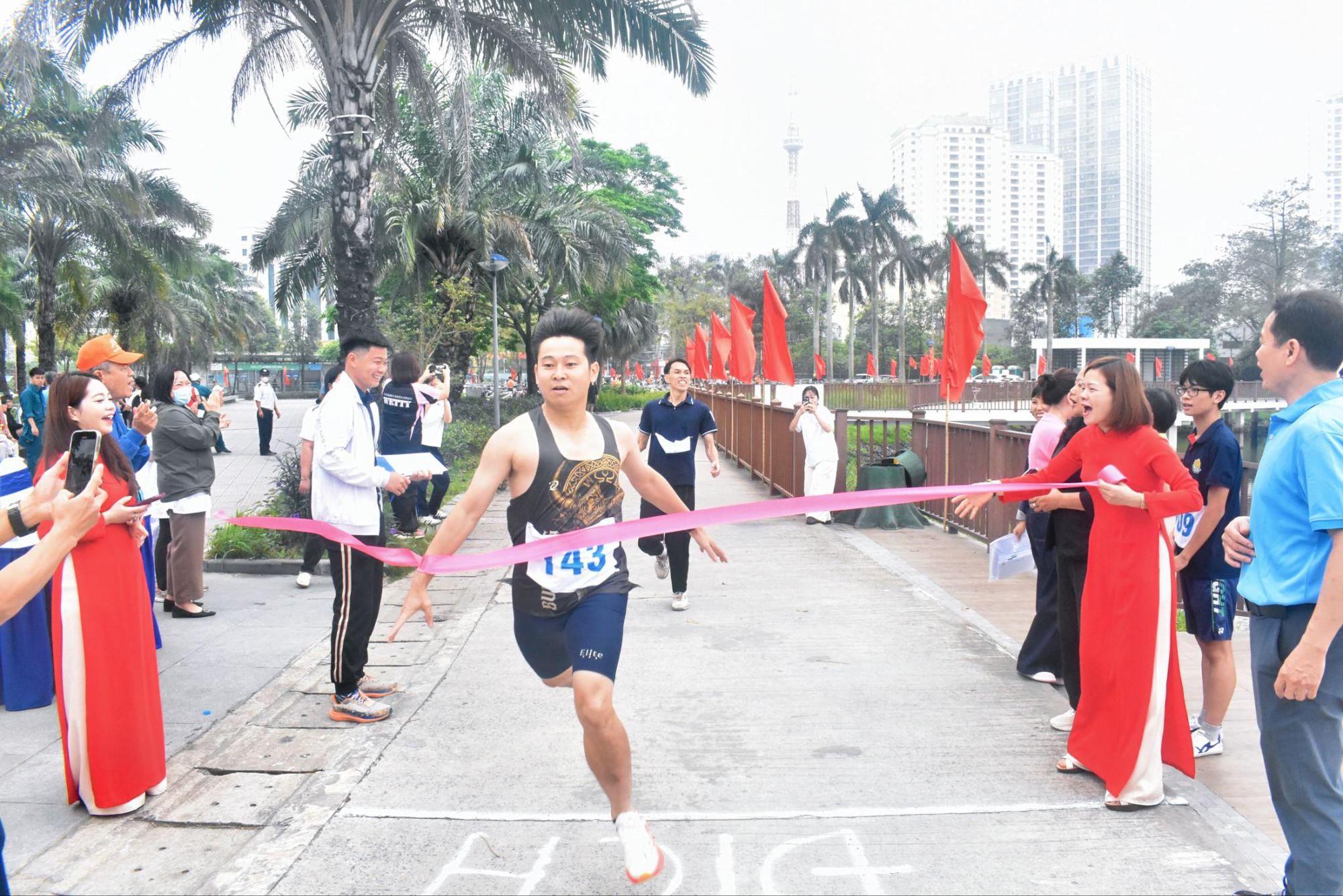 Phường Đại Mỗ tổ chức "Ngày chạy Olympic vì sức khỏe toàn dân và Chung kết Giải chạy Báo Hà nội mới - Vì hoà bình năm 2026- Ảnh 6.