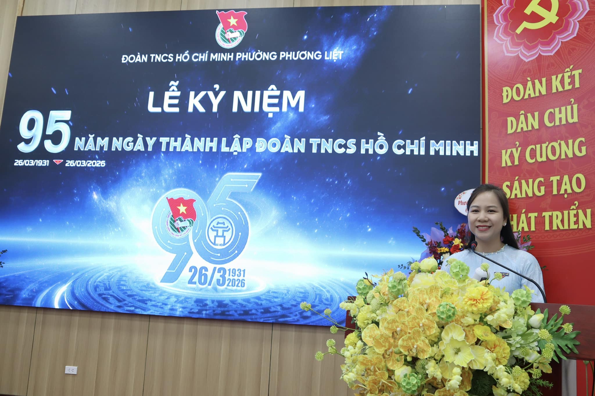 Có thể là hình ảnh về văn bản cho biết 'ĐOÀN TNCS HỒ CHÍ MINH PHƯỞNG PHƯƠNG LIỆT LỄ KY NIỆM 95 NĂMNGÀY THÀNH LẬP ĐOÀN TNCS HỒ CHÍ MINH 26/03/931 25/03/193125/03/2026 4 26/03/2026 ĐOÀN KẾT DÂN CHỦ KÝ CƯƠNG SÁNG TẠO HÁT TRIỂN 26/3 263號 1931 2026'