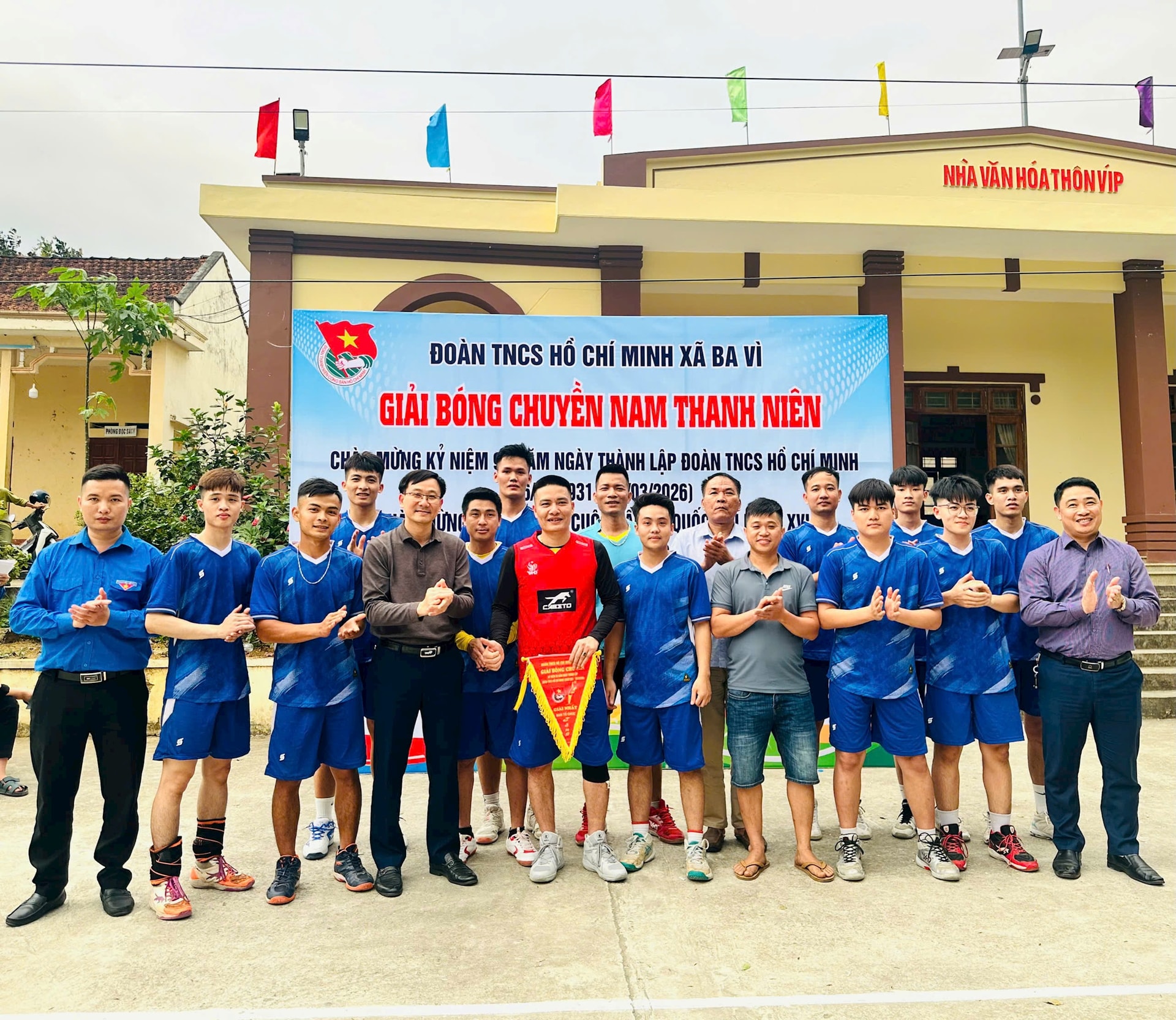 Sôi nổi giải bóng chuyền da nam thanh niên xã Ba Vì- Ảnh 1.