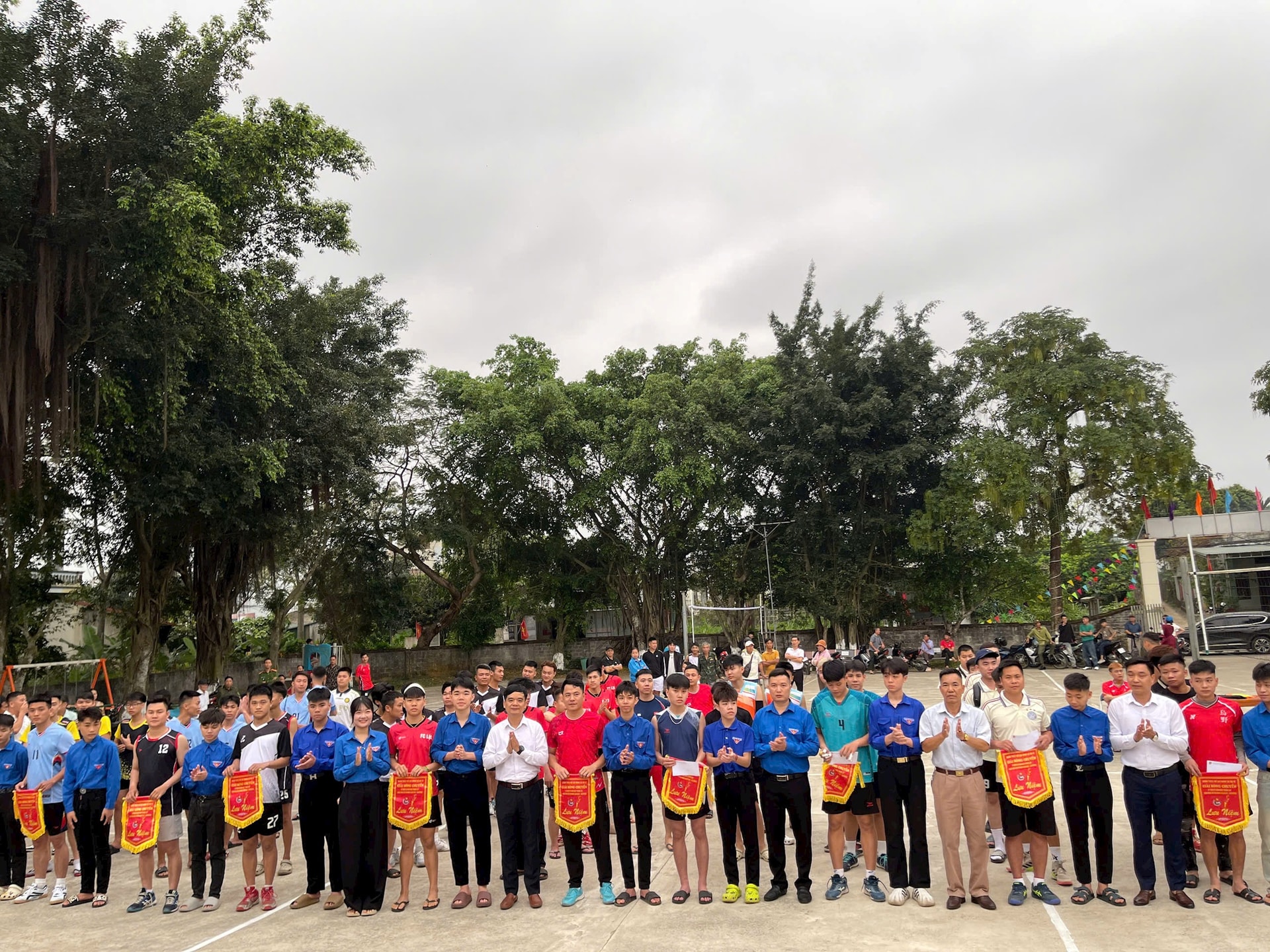 Sôi nổi giải bóng chuyền da nam thanh niên xã Ba Vì- Ảnh 3.