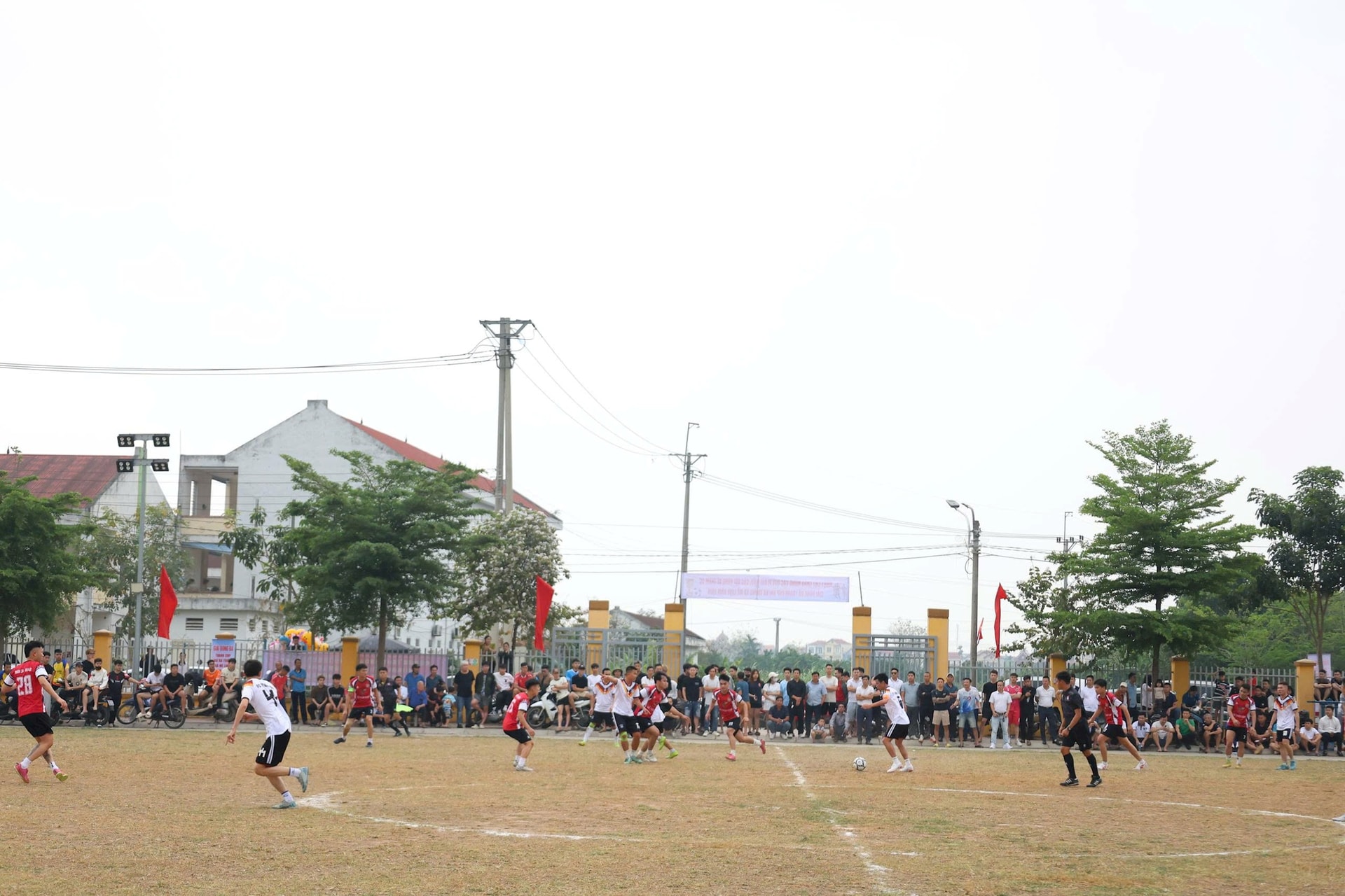 Xã Mê Linh tổ chức giải bóng đá tranh cúp Hai Bà Trưng chào mừng bầu cử thành công- Ảnh 5.