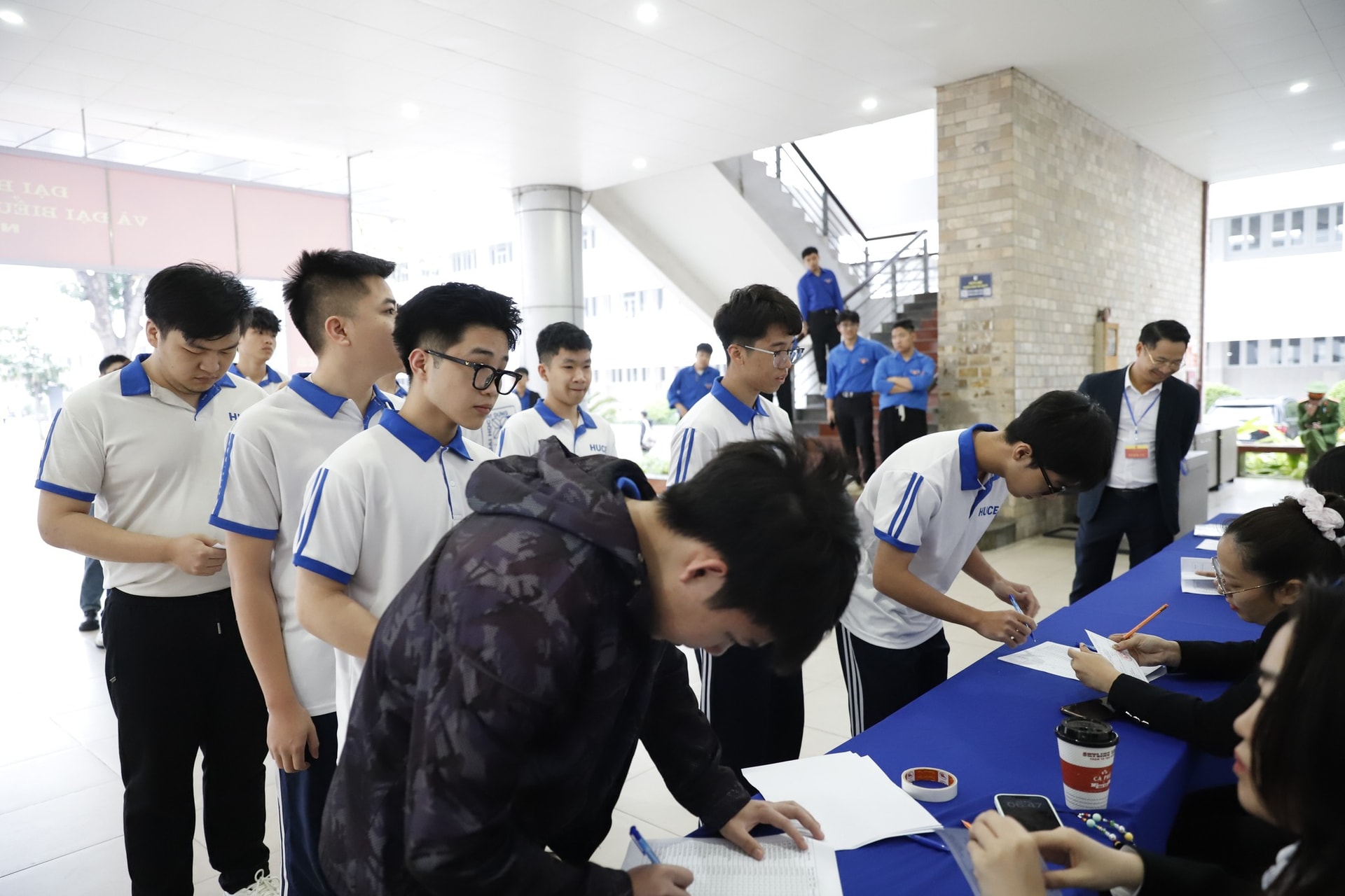 Phường Bạch Mai: Thành công của cuộc bầu cử đến từ nỗ lực của từng cán bộ, người dân- Ảnh 3.