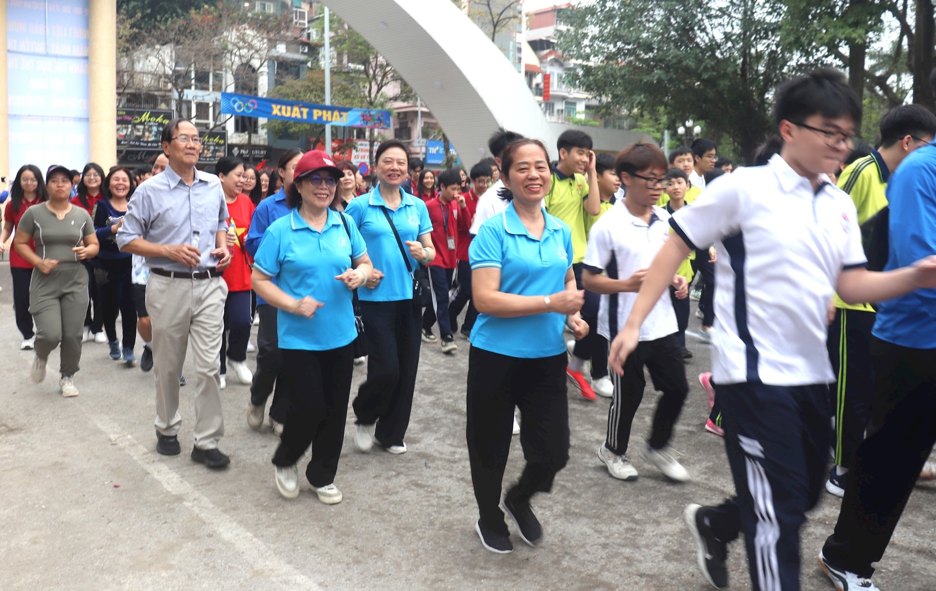 Phường Bạch Mai: Gần 1.000 cán bộ, người dân hưởng ứng "Ngày chạy Olympic vì sức khỏe toàn dân"- Ảnh 5.