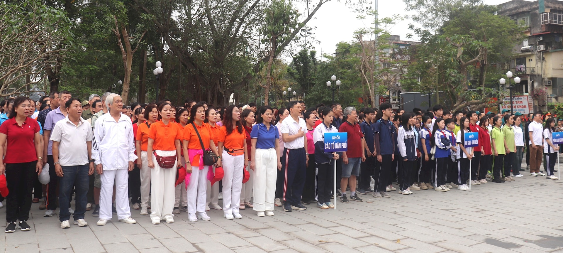 Phường Bạch Mai: Gần 1.000 cán bộ, người dân hưởng ứng "Ngày chạy Olympic vì sức khỏe toàn dân"- Ảnh 2.