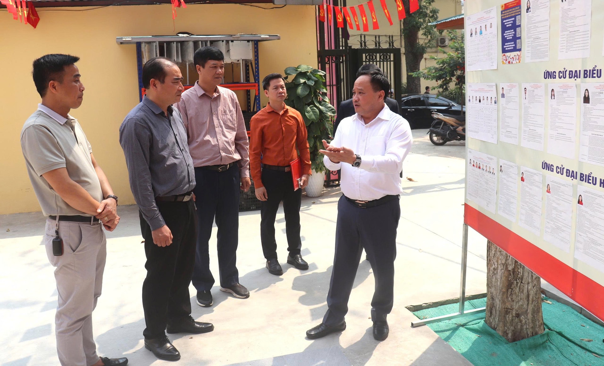 Phường Bạch Mai: Thành công của cuộc bầu cử đến từ nỗ lực của từng cán bộ, người dân- Ảnh 1.