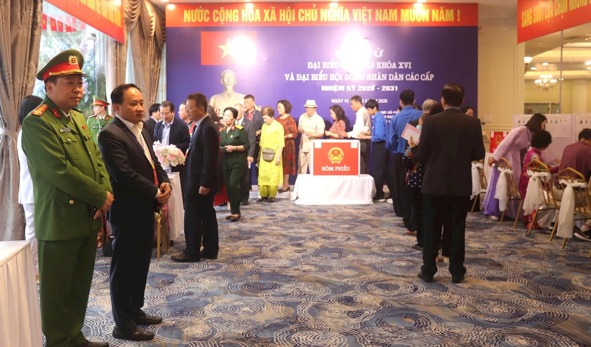 Phường Bạch Mai: Thành công của cuộc bầu cử đến từ nỗ lực của từng cán bộ, người dân- Ảnh 6.