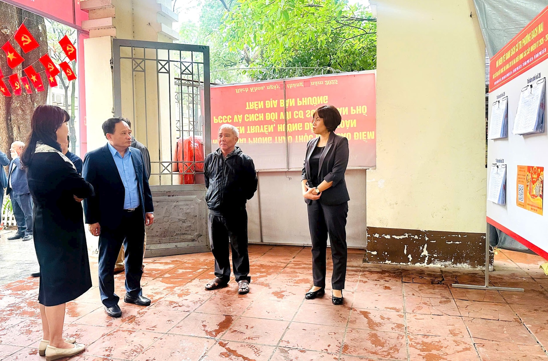 Phường Bạch Mai: Thành công của cuộc bầu cử đến từ nỗ lực của từng cán bộ, người dân- Ảnh 2.