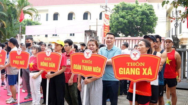 300 vận động viên xã Hoài Đức lan tỏa tinh thần thể thao tại Ngày chạy Olympic năm 2026- Ảnh 4.