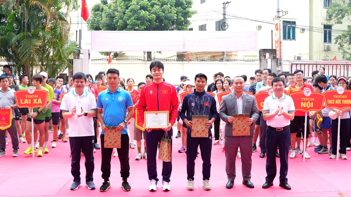 300 vận động viên xã Hoài Đức lan tỏa tinh thần thể thao tại Ngày chạy Olympic năm 2026- Ảnh 8.