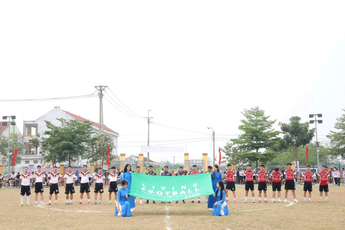 Xã Mê Linh tổ chức Giải bóng đá tranh cúp Hai Bà Trưng năm 2026- Ảnh 1.