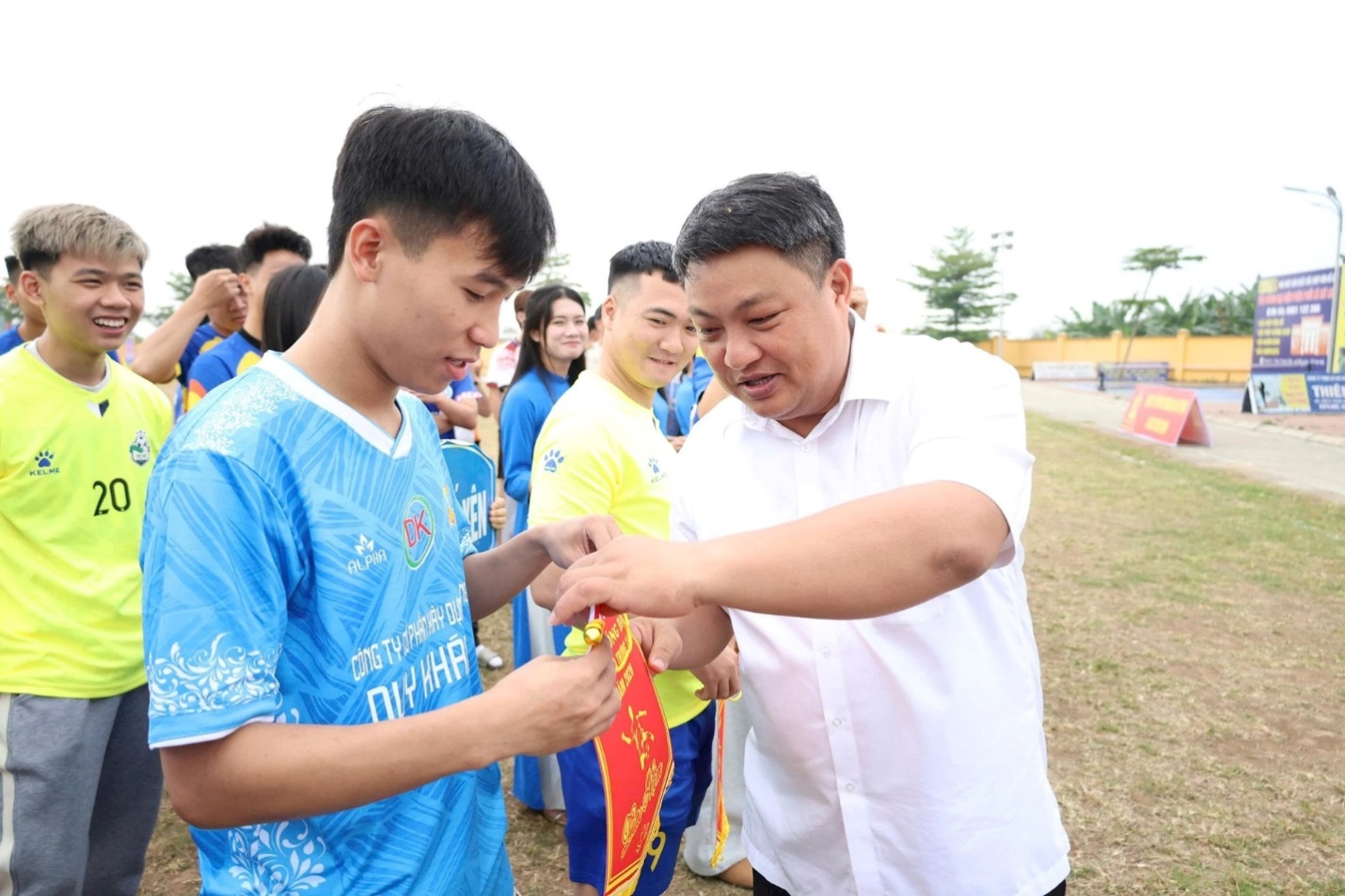 Xã Mê Linh tổ chức Giải bóng đá tranh cúp Hai Bà Trưng năm 2026- Ảnh 4.