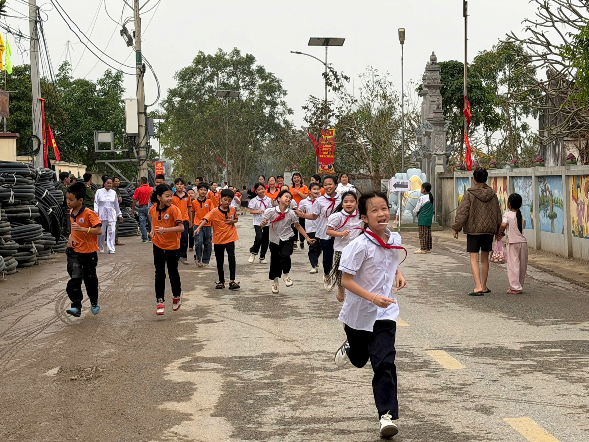Xã Ứng Thiên: 1.600 người tham gia Ngày hội chạy vì sức khỏe toàn dân- Ảnh 14.