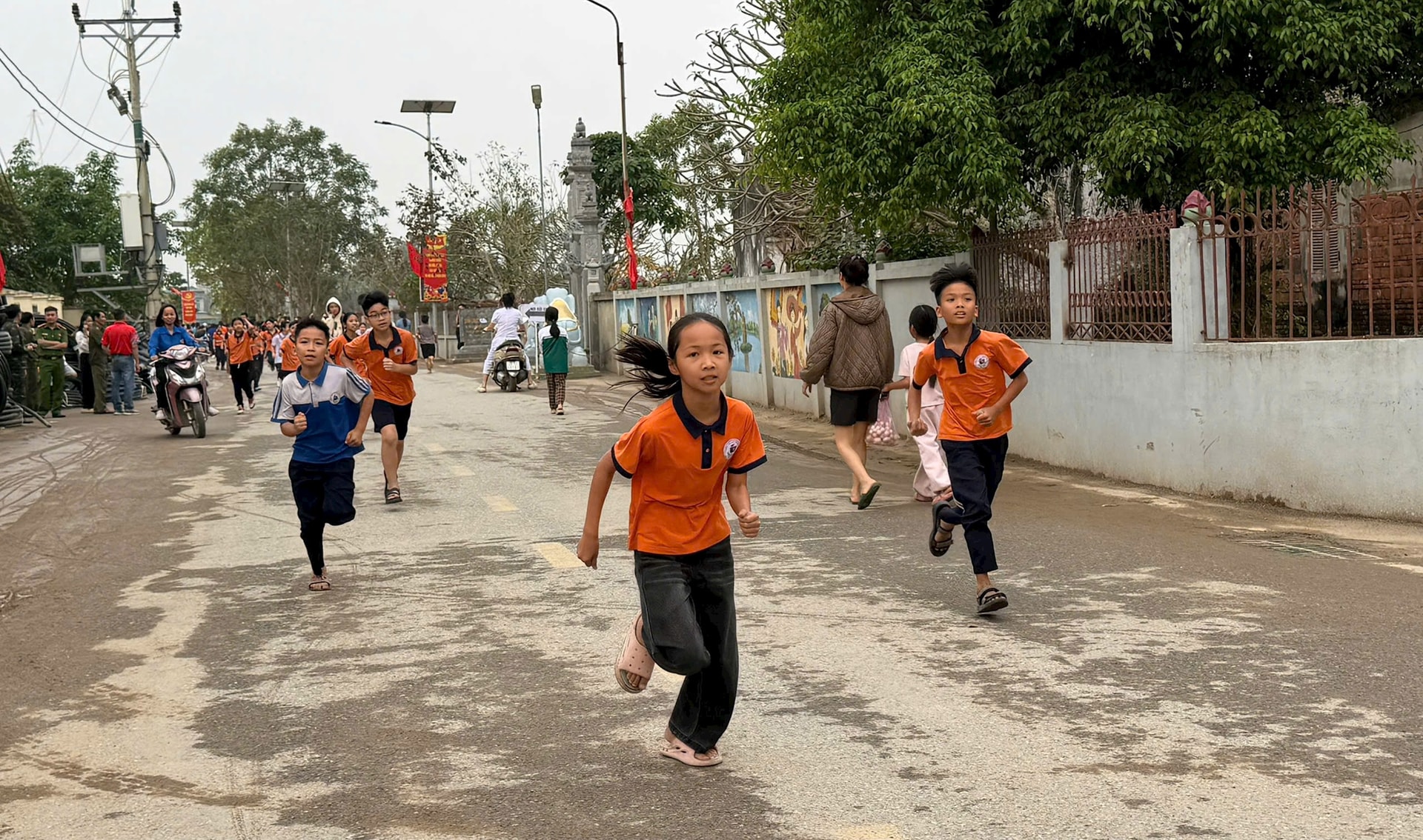 Xã Ứng Thiên: 1.600 người tham gia Ngày hội chạy vì sức khỏe toàn dân- Ảnh 15.