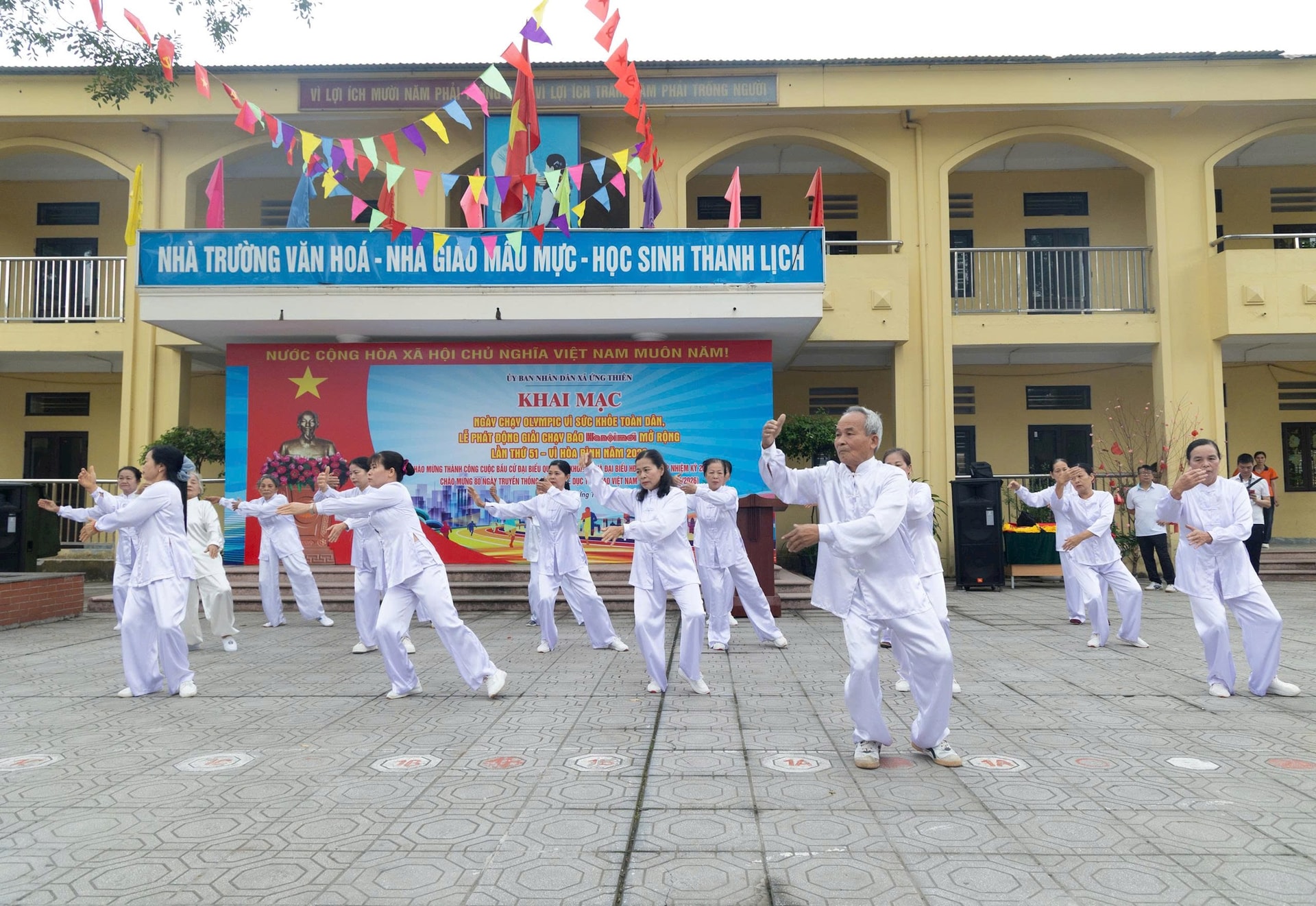 Xã Ứng Thiên: 1.600 người tham gia Ngày hội chạy vì sức khỏe toàn dân- Ảnh 2.
