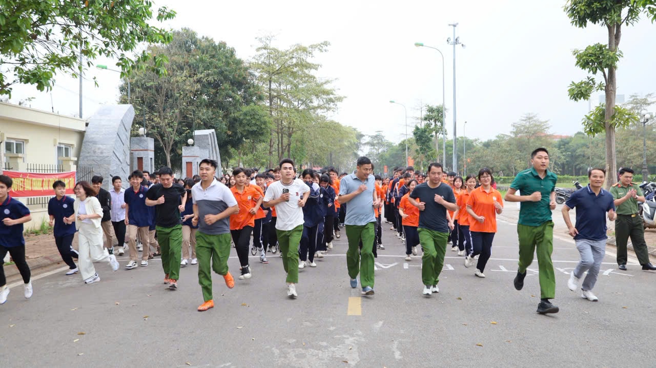600 vận động viên tham gia “Ngày chạy Olympic vì sức khỏe toàn dân” năm 2026 tại xã Quang Minh- Ảnh 4.
