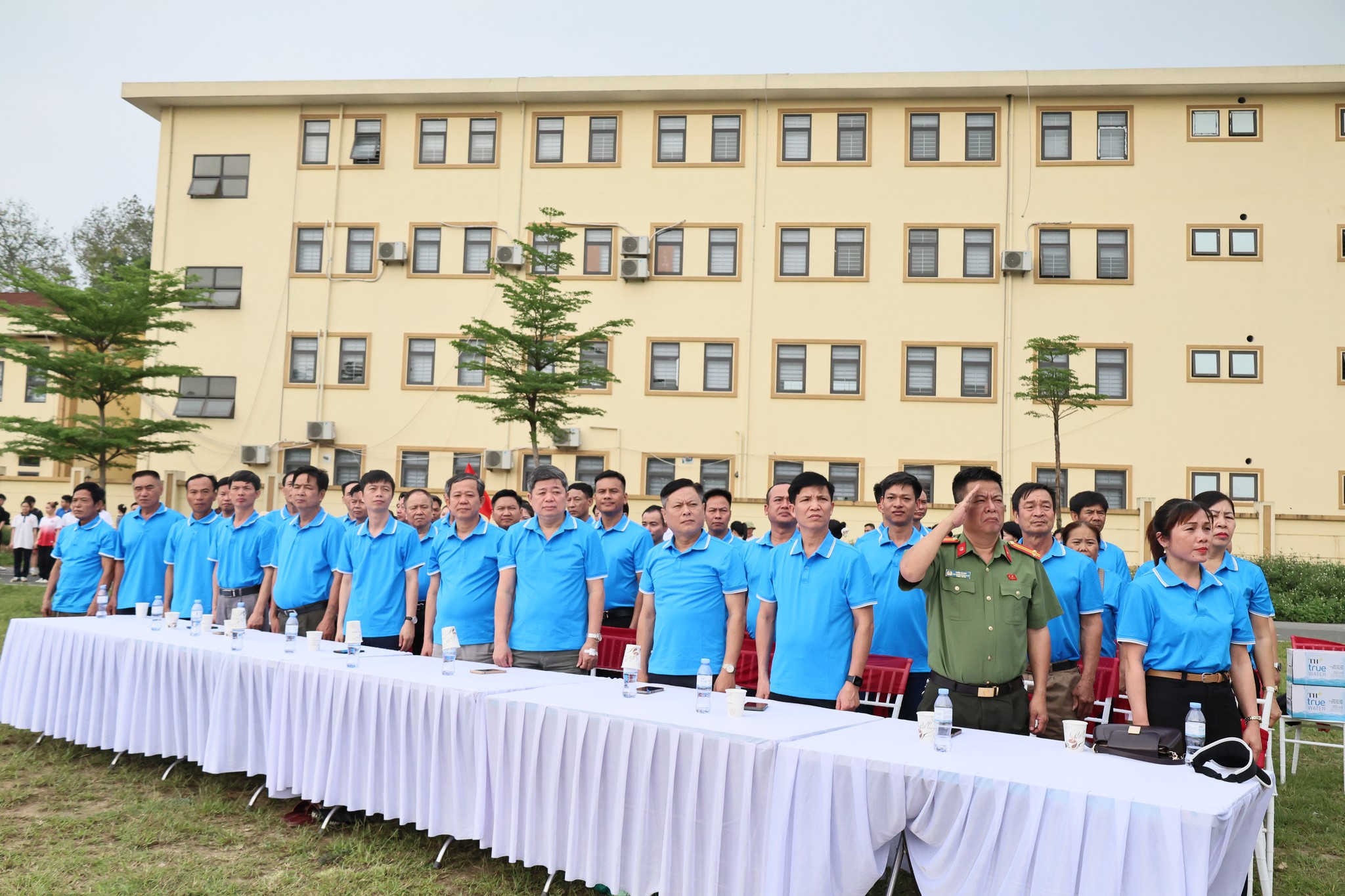 Một số hình ảnh cán bộ, công chức, học sinh và nhân dân xã Quảng Bị tham gia Ngày chạy Olympic vì sức khỏe toàn dân năm 2026- Ảnh 2.