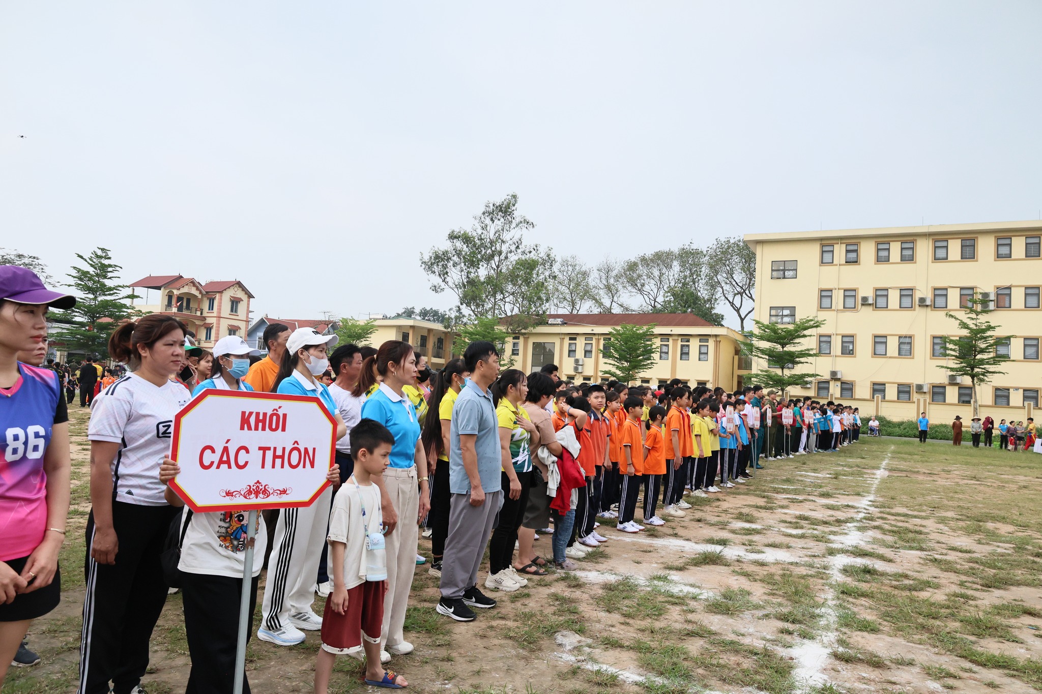 Một số hình ảnh cán bộ, công chức, học sinh và nhân dân xã Quảng Bị tham gia Ngày chạy Olympic vì sức khỏe toàn dân năm 2026- Ảnh 3.