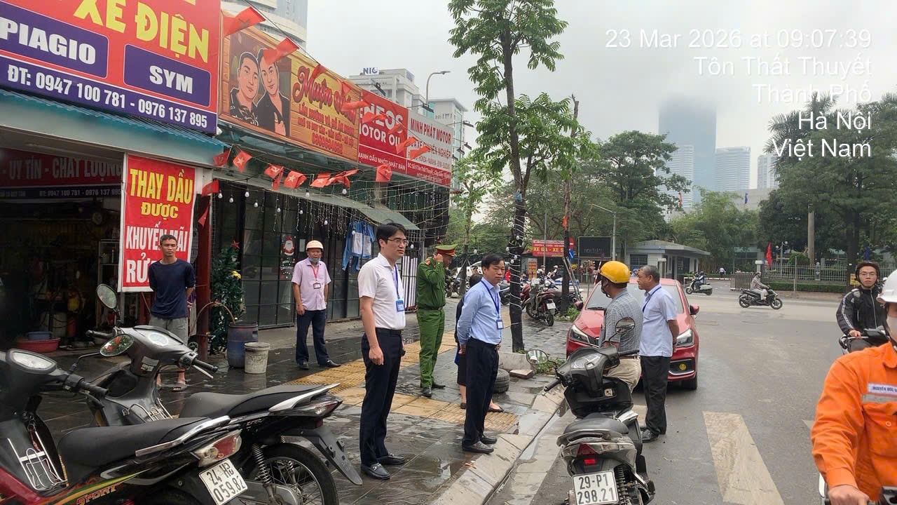 Cầu Giấy quyết liệt lập lại trật tự vỉa hè, lòng đường- Ảnh 2.