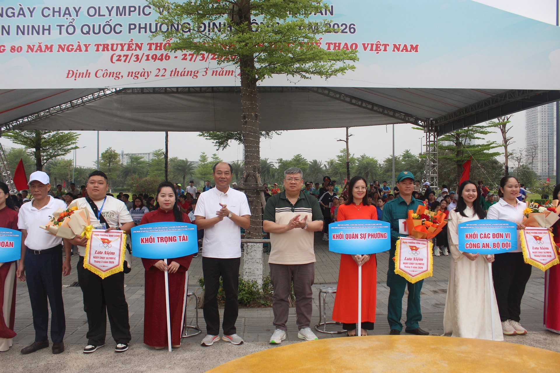 Phường Định Công: Sôi nổi Ngày chạy Olympic Vì sức khỏe toàn dân - Vì an ninh Tổ quốc- Ảnh 1.