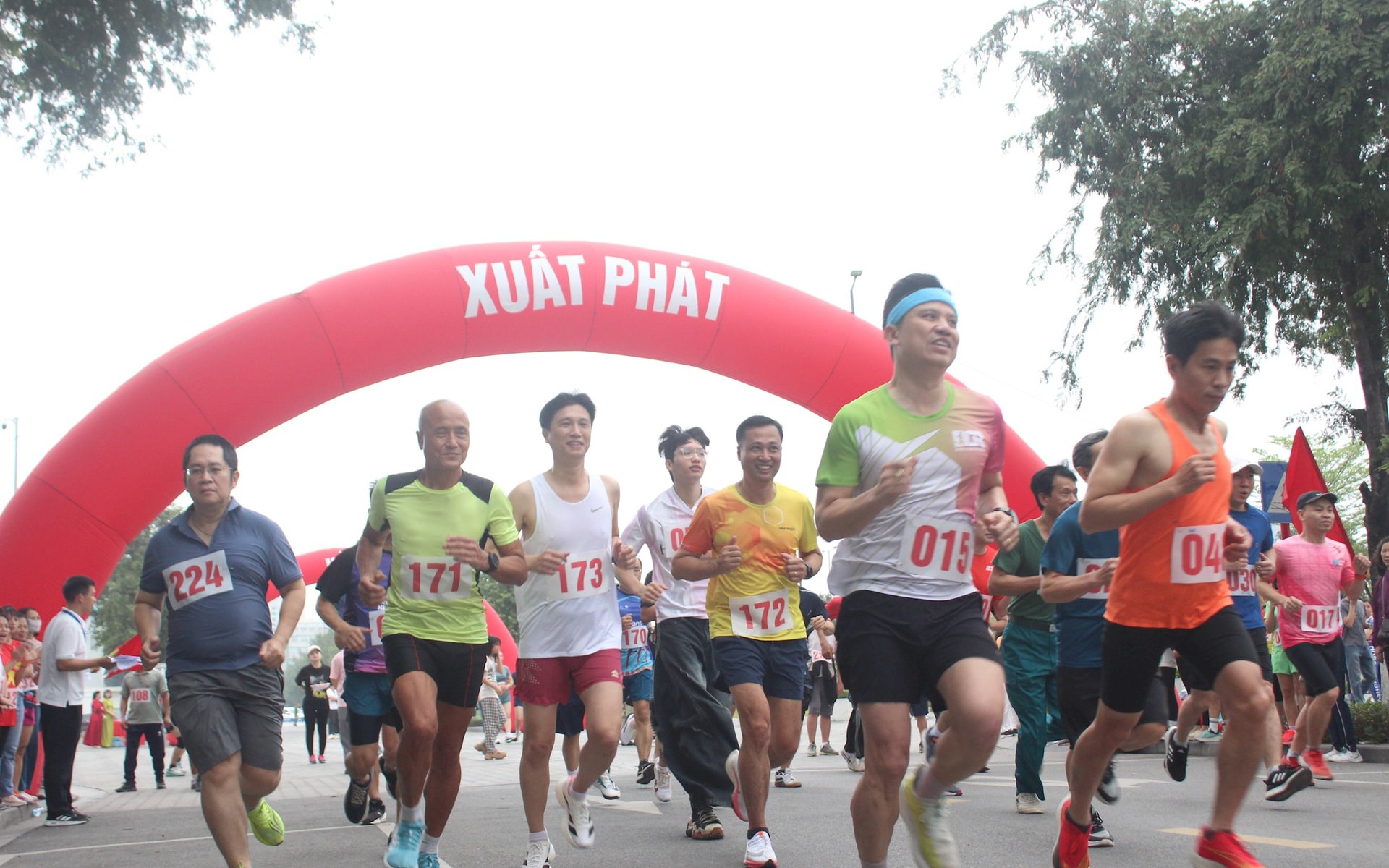 “Khỏe để xây dựng và bảo vệ Tổ quốc – Ngày chạy Olympic Định Công”