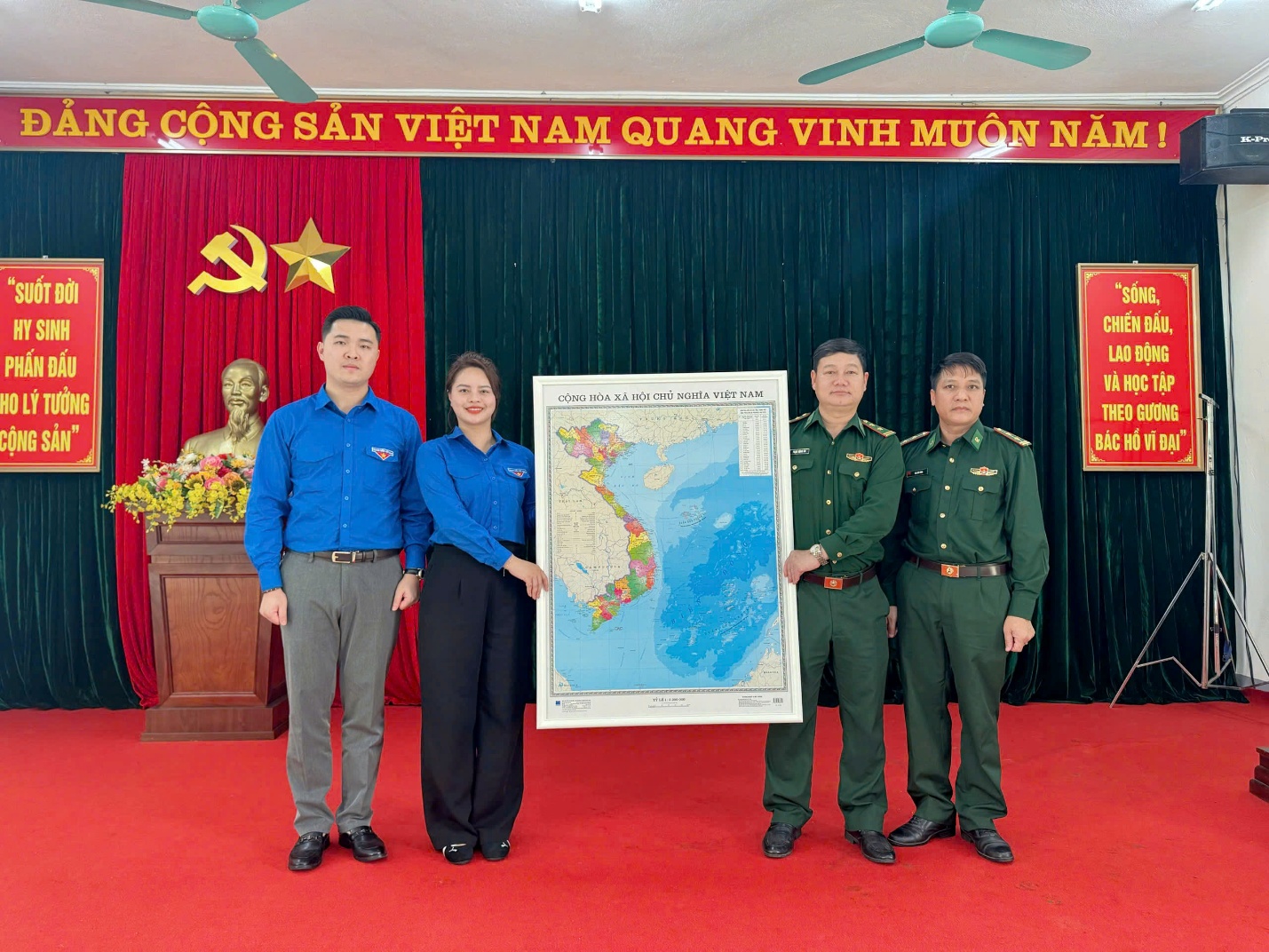 Đoàn xã Gia Lâm tổ chức chương trình “Tháng ba biên giới – Biên cương Tổ quốc tôi” tại Lào Cai- Ảnh 5.