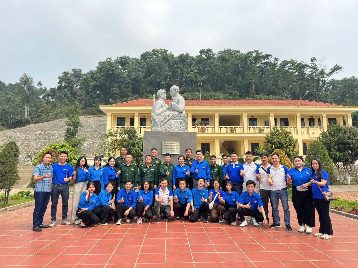 Đoàn xã Gia Lâm tổ chức chương trình “Tháng ba biên giới – Biên cương Tổ quốc tôi” tại Lào Cai- Ảnh 6.