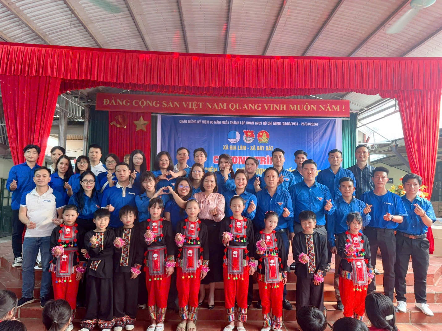 Đoàn xã Gia Lâm tổ chức chương trình “Tháng ba biên giới – Biên cương Tổ quốc tôi” tại Lào Cai- Ảnh 8.