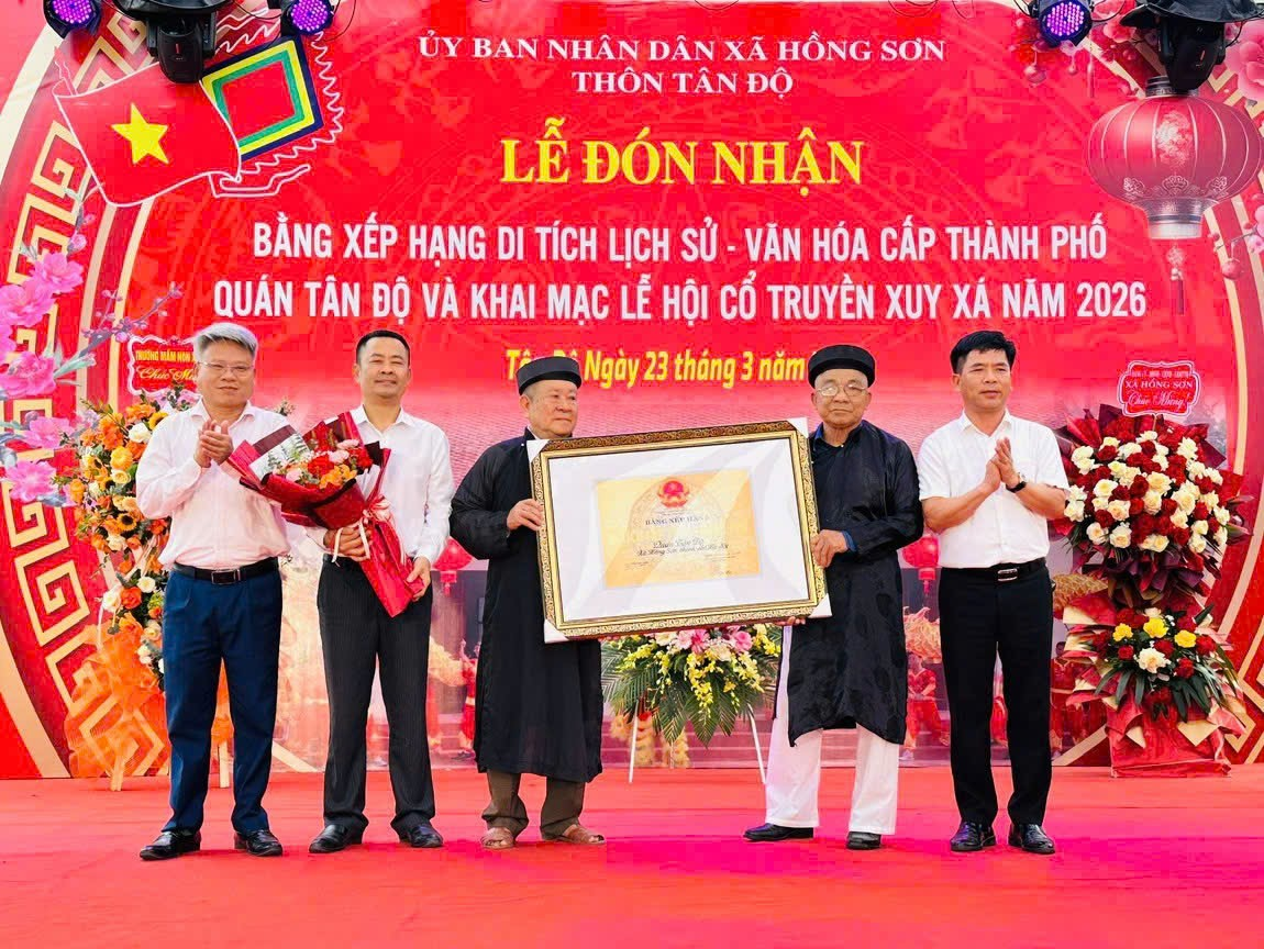Hồng Sơn đón nhận Bằng xếp hạng các Di tích lịch sử, văn hóa Quán Tân Độ, Quán Nội, Chùa Thượng Xuy Xá và Quán Thượng Xuy Xá cấp thành phố- Ảnh 2.