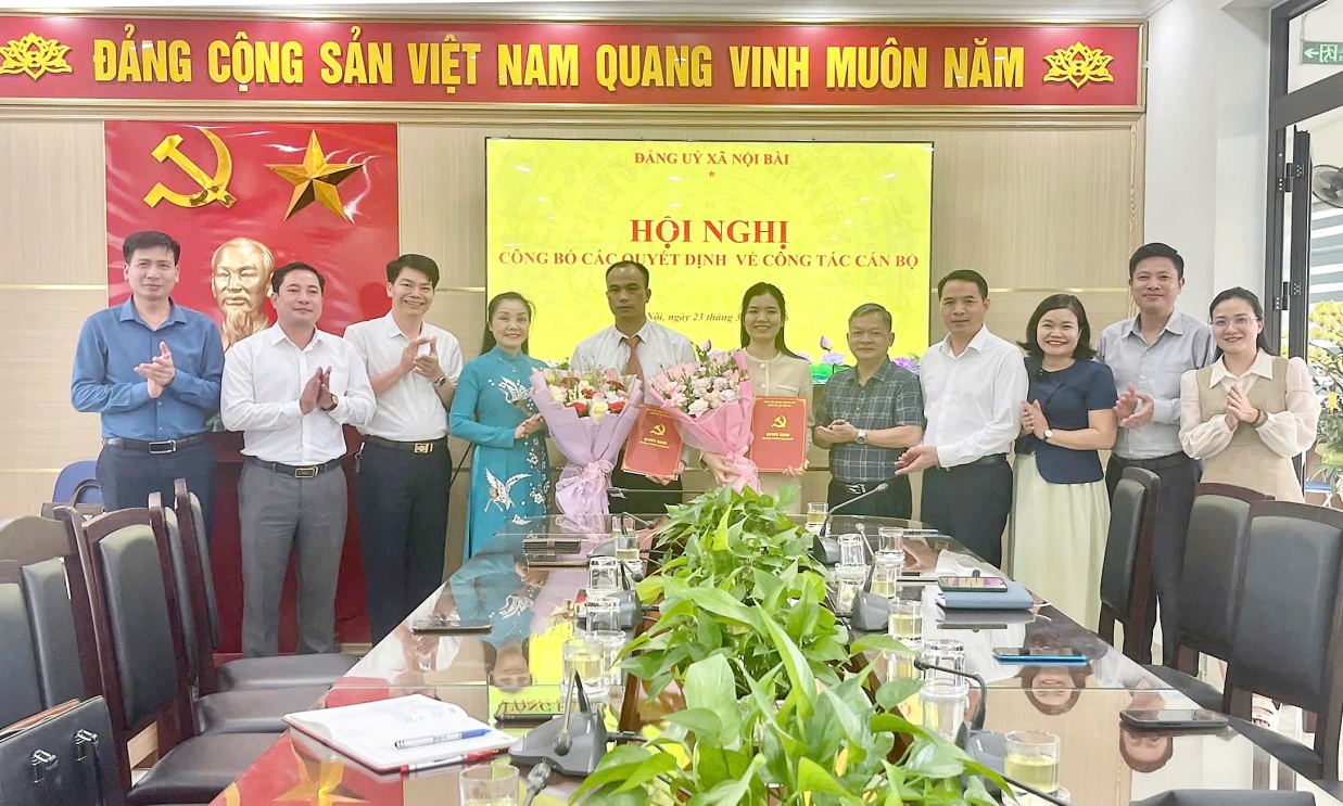ĐẢNG ỦY XÃ NỘI BÀI TỔ CHỨC HỘI NGHỊ CÔNG BỐ CÁC QUYẾT ĐỊNH VỀ CÔNG TÁC CÁN BỘ- Ảnh 1.