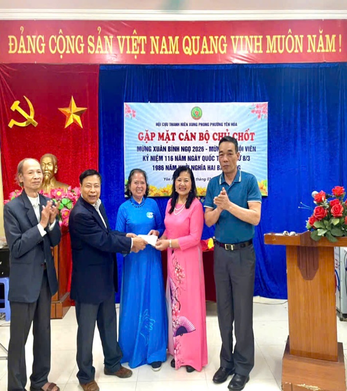 C:\Users\Admin\Desktop\Nam giới tặng hoa 8.3.2026.jpg