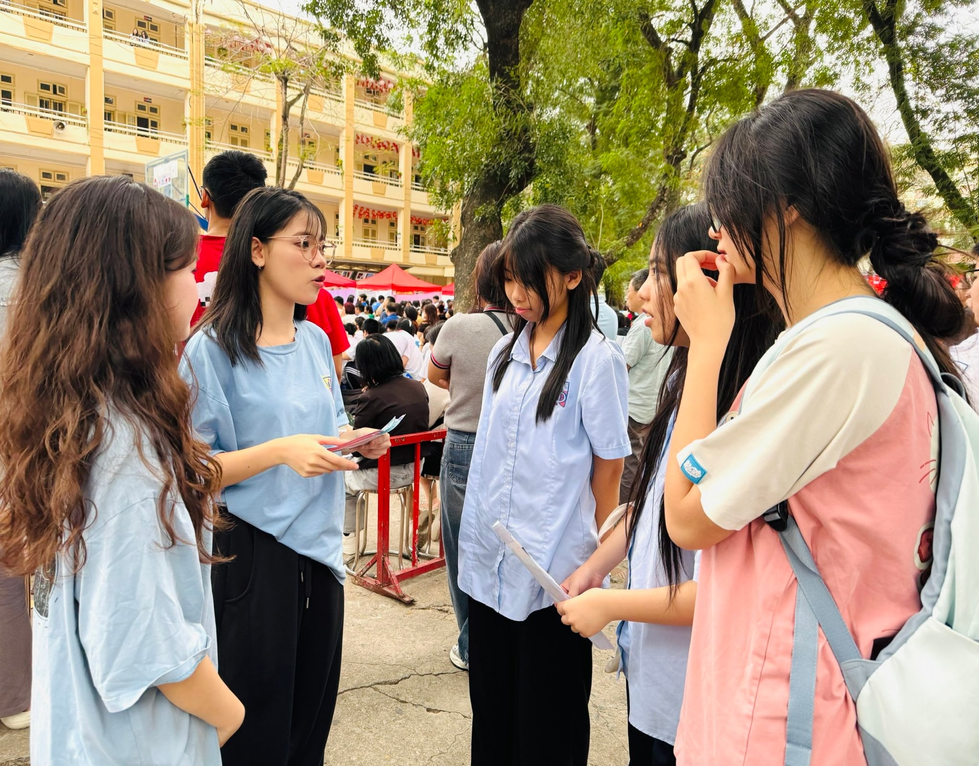 Định hướng tuyển sinh lớp 10: Gỡ “nút thắt” chọn trường cho học sinh lớp 9- Ảnh 2.